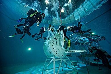 《无限暖暖》下载量超1000万 免费送10个共鸣水晶